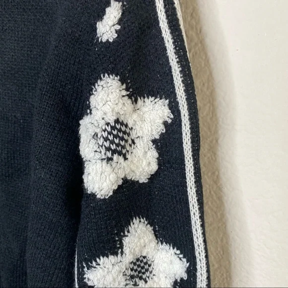 Cute sweater! - Picture 12 of 12